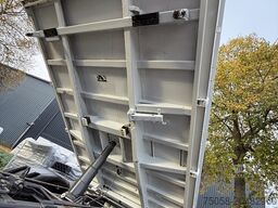 Mercedes-Benz Axor 1829 - 132 Tkm - HMF Kran - EURO5