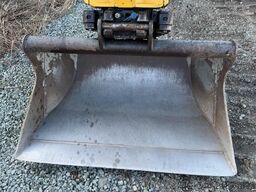 Kobelco SK75SR-7 excavator with rototilt, grab and 3 bucke