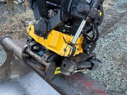 Kobelco SK75SR-7 excavator with rototilt, grab and 3 bucke