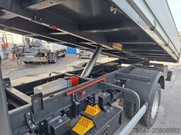 FUSO eCanter 4C15e 3-Sitzer Scattolini Kipper Staubox