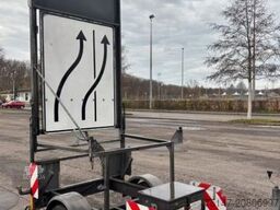 Mersch VT1-075E 1-Achs Verkehrsleitanhänger