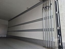 SCHMITZ CARGOBULL 18 t 2-Achs Anhänger Koffer isoliert Portaltüren