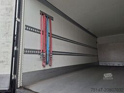 SCHMITZ CARGOBULL 18 t 2-Achs Anhänger Koffer isoliert Portaltüren