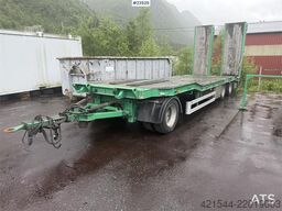 Istrail 3 akslet machine trailer with hydraulic ramps