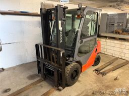 Toyota 02-8FDF25 with hydraulic side shift and fork widen
