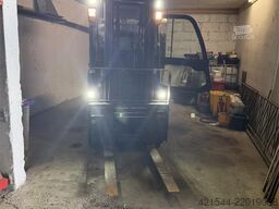 Toyota 02-8FDF25 with hydraulic side shift and fork widen