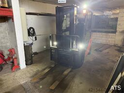 Toyota 02-8FDF25 with hydraulic side shift and fork widen
