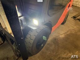 Toyota 02-8FDF25 with hydraulic side shift and fork widen