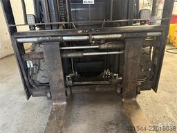 Toyota 02-8FDF25 with hydraulic side shift and fork widen