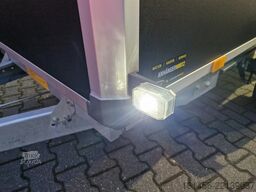 Variant schwarzer Kofferanhänger mit Rampe