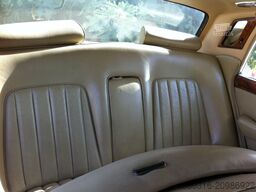 ROLLS ROYCE SILVER SHADOW 2