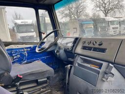 Mercedes-Benz Vario 812D closed box