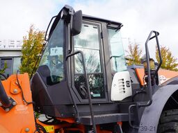Hitachi ZW220 articulated loader / 2 buckets
