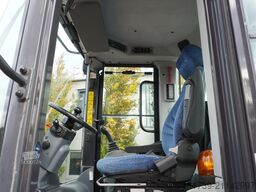 Hitachi ZW220 articulated loader / 2 buckets