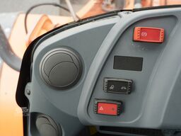 Hitachi ZW220 articulated loader / 2 buckets