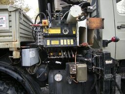 UNIMOG U2100 437/30 Zugmaschine mit Kran P14500D