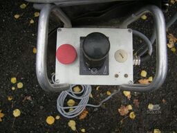 UNIMOG U2100 437/30 Zugmaschine mit Kran P14500D