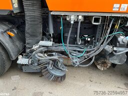 Mercedes-Benz Actros 1829 4x4 Bucher Cityfant 60 Links en rec...