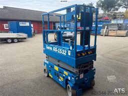 Genie GS-1532 Electric Scissor Lift w/ Small Timer