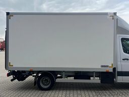JEGGER UNUSED CLOSED BOX + DAUTEL TAILLIFT (750KG)