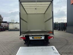JEGGER UNUSED CLOSED BOX + DAUTEL TAILLIFT (750KG)