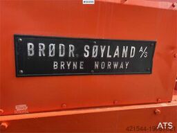 Brøyt X2 excavator w/bucket (Nostalgia!)