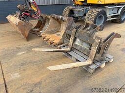 Liebherr A910 Compact