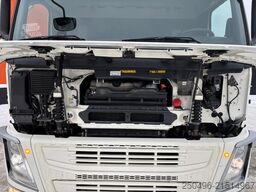 Volvo FM 370 6x2*4 FOR SALE AS CHASSIS / CHASSIS L=72...