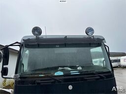 Mercedes-Benz 1524 L flatbed truck w/ new compressor and winter