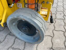 JLG 1930 ES Elektro Scherenbühne AH 7,72 m 230 kg