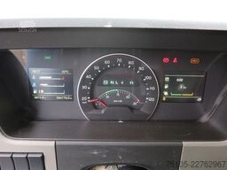 Volvo FM 330 Bakwagen + DHollandia 1500 kg