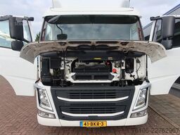 Volvo FM 330 Bakwagen + DHollandia 1500 kg