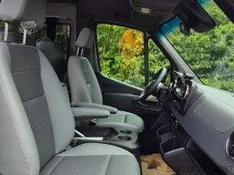 Mercedes-Benz SPRINTER 319