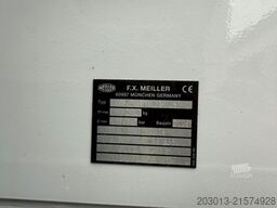 MERCEDES-BENZ AROCS 3548 8x4 Euro 6 Meiller Kipper Bordmatik