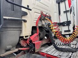 Renault T460 tractor unit