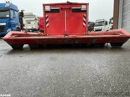 Flatcontainer met opbergruimte 