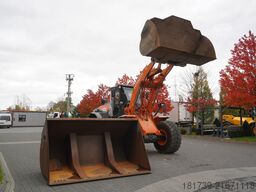 Hitachi ZW220 articulated loader / 2 buckets