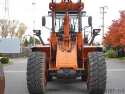 Hitachi ZW220 articulated loader / 2 buckets