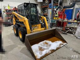 Mustang 220R compact loader w/leveling bucket and pallet f