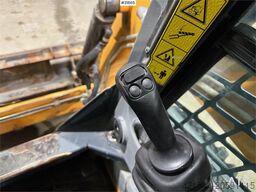 Mustang 220R compact loader w/leveling bucket and pallet f