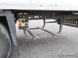 Schmitz SKO 24 Liftachse P-Kasten Carrier Vector 1950