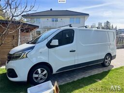 Renault Trafic Van with 2 sets of tires