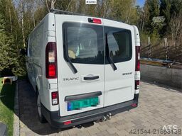 Renault Trafic Van with 2 sets of tires