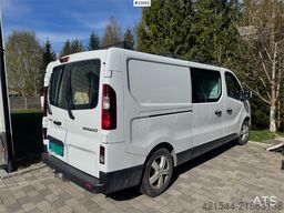 Renault Trafic Van with 2 sets of tires