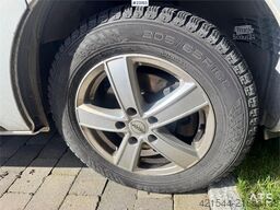 Renault Trafic Van with 2 sets of tires