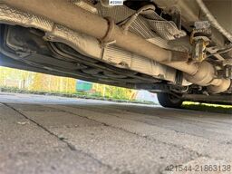 Renault Trafic Van with 2 sets of tires