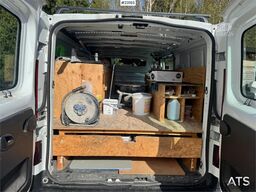 Renault Trafic Van with 2 sets of tires