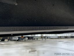 Fruehauf FSR MD4 / Box / Loadlift 2000 kg / Lift axle