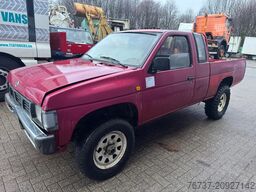 Nissan KING CAB **4X4-2500DIESEL**