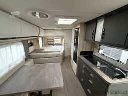 HOBBY De Luxe 560 KMFe GARAGE 2000 kg